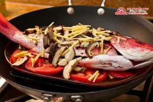Cá hồng chuối hấp